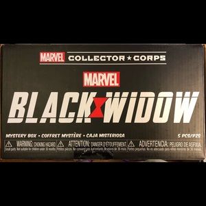 Marvel Collector Corp Black Widow box (medium size T-shirt)
